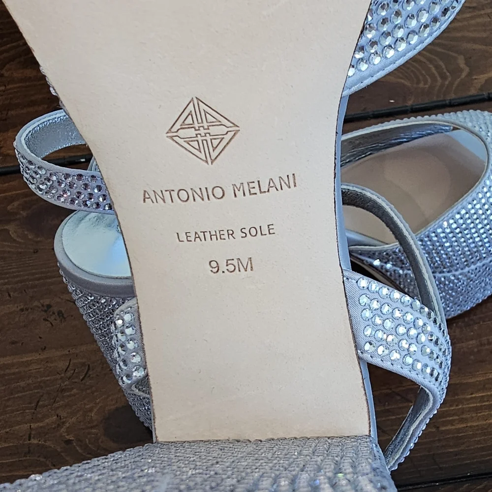 NWOB ANTONIO MELANI Silver Shimmer Rhinestone Platform Heels. Women's Size 9.5